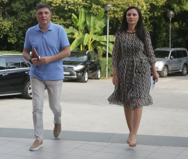 Nga Grida Duma te Tabaku, veshjet e demokratëve për mbledhjen e Kryesisë 15 1626366395 PD25 640x543 1