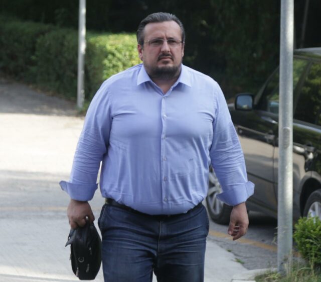 Nga Grida Duma te Tabaku, veshjet e demokratëve për mbledhjen e Kryesisë 2 1626366395 PD3 640x561 1