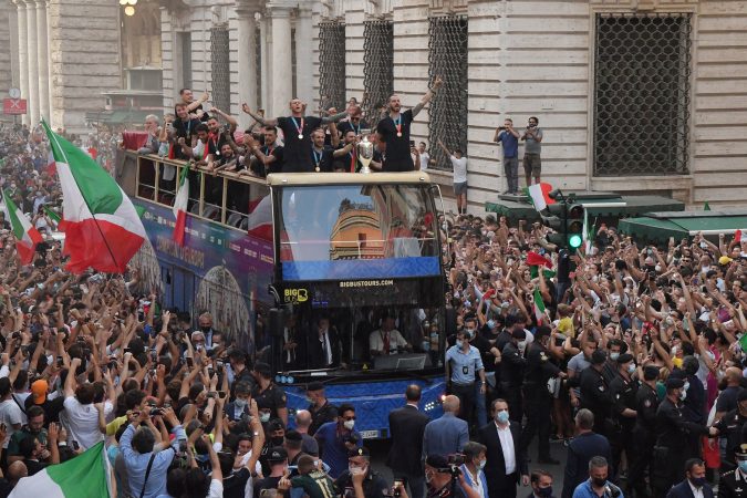 Roma nderon kampionët, e gjithë Italia në këmbë për heronjtë e Wembley 183525687 9f058ee6 3736 423f ae37 16970c85a29a 675x450 1