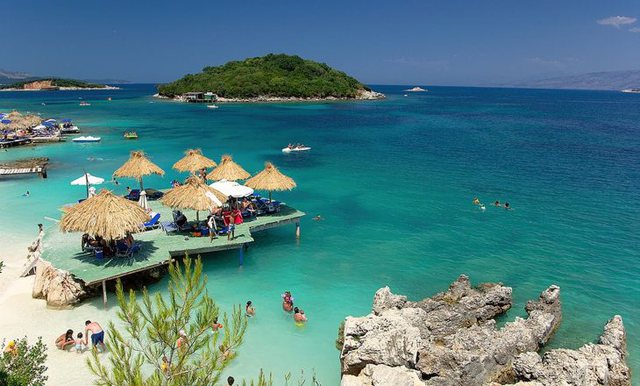 Turistja serbe mbetet e habitur, zbulon mesazhin që shqiptari i la mbi makinë gjatë pushimeve në Ksamil kur po planifikonte të kthehej 640 0 610157ea9434e