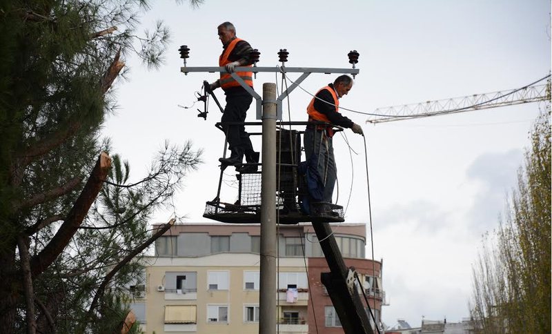 OSHEE jep njoftimin e rëndësishëm: Do të ketë ndërprerje të energjisë elektrike në këto zona të Tiranës (datat) 800 0 60df161b4cec3