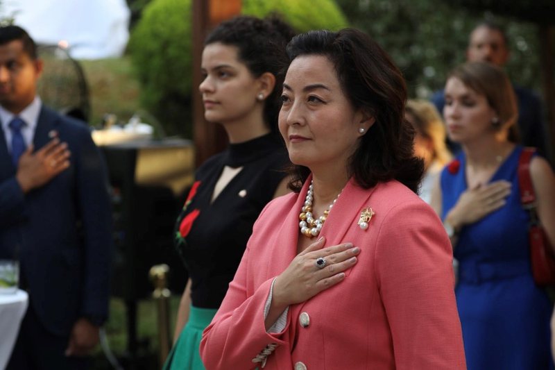 Ambasadorja Yuri Kim jep mesazhin e fuqishëm: Ta çojmë akoma më përpara demokracinë! 800 0 60e168197182b
