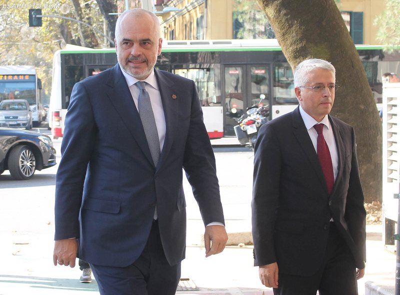 Tenderi që ‘tronditi’ Ministrinë e Brendshme, deputeti i PD nxjerr prapaskenat: Ka pasur një përplasje mes Lleshajt dhe Ramës 800 0 60ec349438019