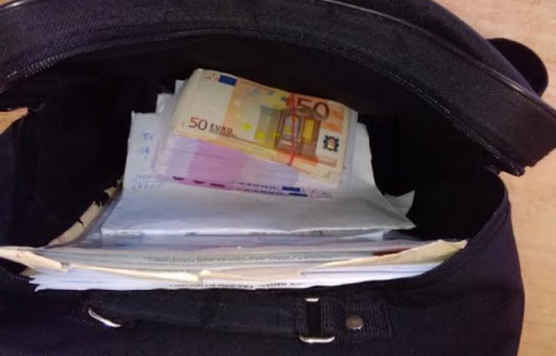 Këngëtari i njohur shqiptar harron çantën me mijëra euro në një piceri, ja çfarë bëri pronari 800 0 60f4536322bb3