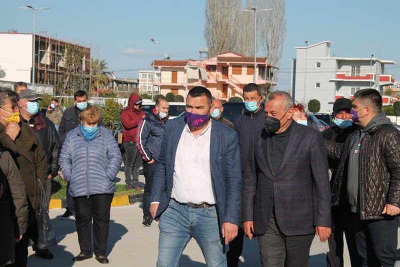 Tensionohet situata mes socialistëve të Fierit/ Elezaj i përgjigjet Petro Koçit: Ti je mësuar të tradhtosh partinë! 800 0 60f7fc0c883f6