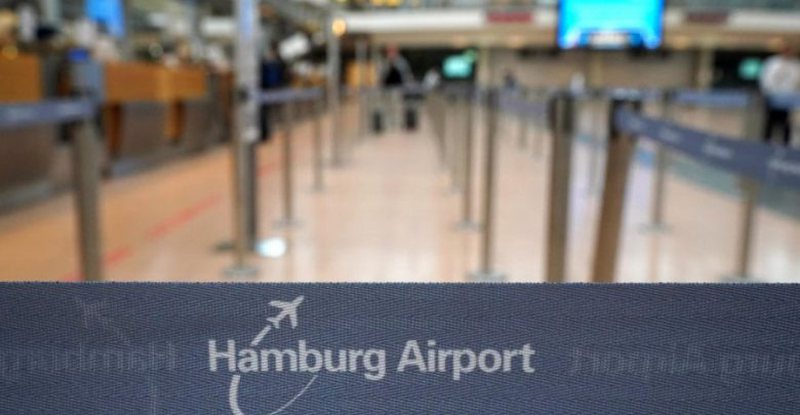 Shqiptarët ngrënë në këmbë aeroportin e Hamburgut, në vendngjarje 16 makina policie 800 0 60faa83b2c167