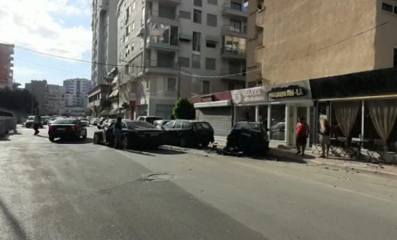 Aksident masiv në Durrës, përplasen 5 makina, një vajzë e plagosur Aksident