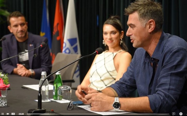 “Sunny Hill Festival” sjell Dua Lipën në Tiranë/ Veliaj në konferencë të përbashkët me këngëtaren: Kjo ishte një vizitë kryesisht humanitare, vitin tjetër do gjejmë një moment për pjesën festive Dua Lipa
