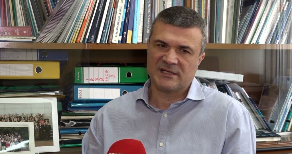 Të pavaksinuarit, shumë më të rrezikuar nga ‘Delta’, paralajmëron epidemilogu Epidemiologu Alban Ylli