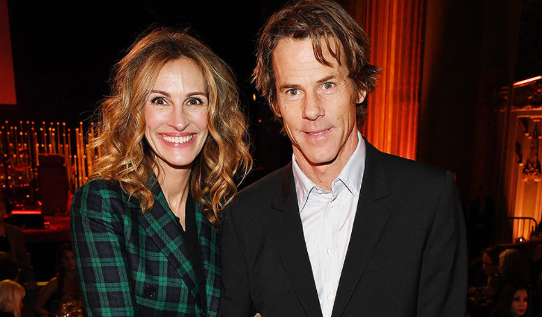 Si rrallëherë, Julia Roberts shfaqet me bashkëshortin në rrjete sociale më rastin e 19 vjetorit të martesës Julia Roberts