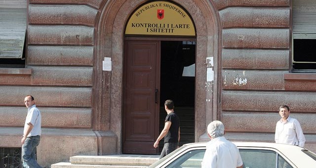 Vatrat e zjarrit në vend, KLSH nis kontrollin ndaj strukturave që menaxhojnë shuarjen e flakëve KLSH 640x340 1