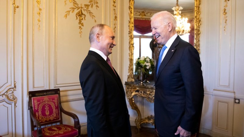 Zbardhet telefonata e Joe Biden, zbulohet kërkesa e fortë ndaj Putinit Presidenti Joe Biden i tha Presidentit Rus Vladimir Putin