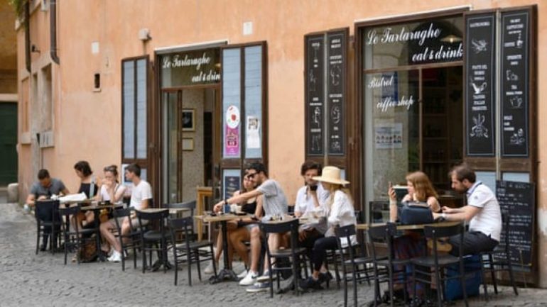 Nga ndalimi i shërbimit në bare e restorante e deri te moslejimi në stadiume, Italia masa të reja për të pavaksinuarit Rome 780x439 1 770x433 1