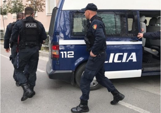 Aksion antidrogë tek “Varri i Bamit” në Tiranë, largohet një person, nuk hapi derën e makinës Screenshot 8 13