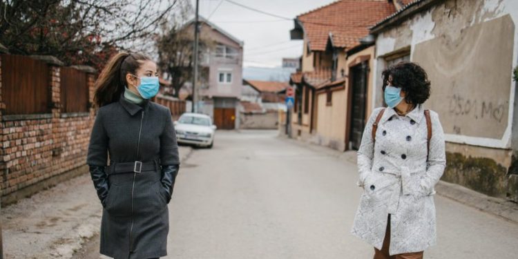 Mosha, seksi, vaksina, sëmundjet kronike, depërtimi në faktorët e rrezikut për t’u infektuar rëndë me Covid-19 Virusi 750x375 1