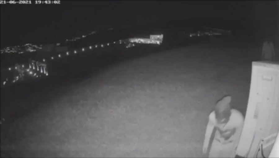 Video/ Ja si shqiptarët realizojnë grabitjet e tyre në Mykonos auto 221625334439