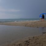 FOTO/ "Shi në plazh", qytetarët nuk braktisin detin 2 b2951c72 6760 48f2 9a40 2169ff2887d8
