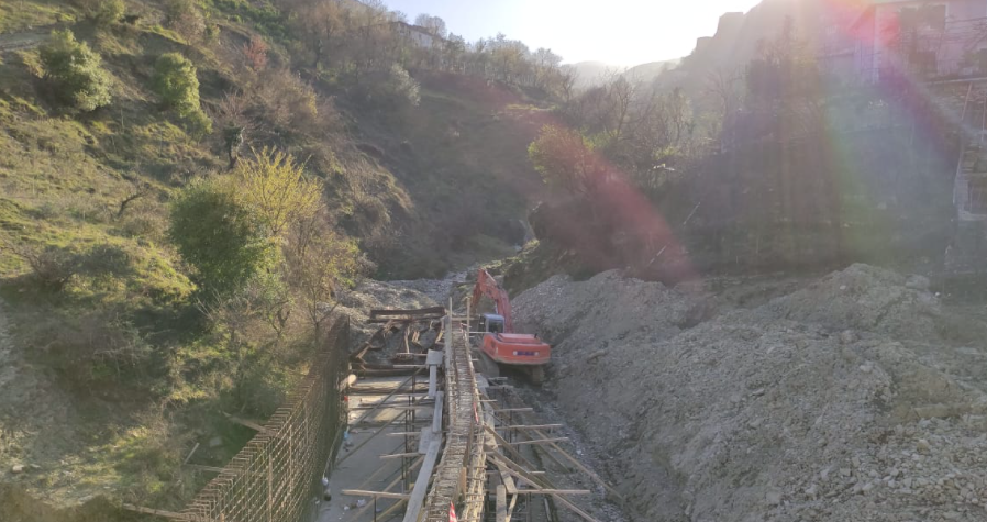 Gjirokastër/ “Strabag” nuk përfundon në kohë ujësjellësin bypass gjirokaster
