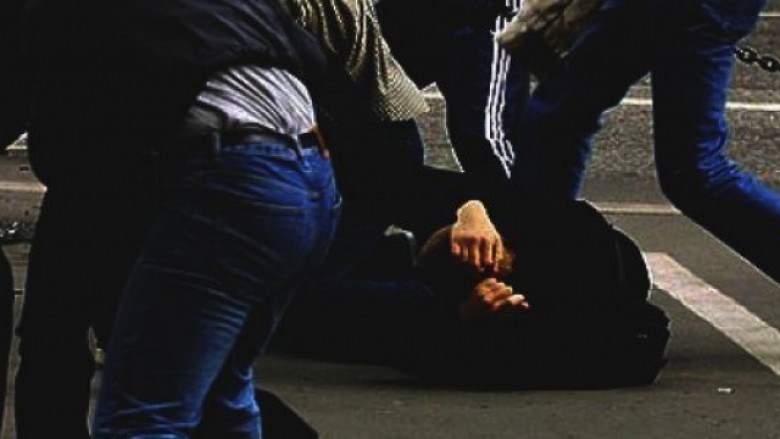 Hajduti maroken i hyn në shtëpi, durrsaku e masakron me grushte dhe shkelma, tmerrohen fqinjët foto ilustruese