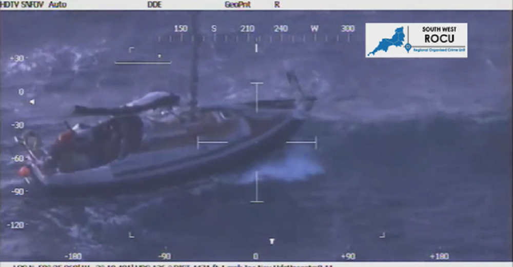 FOTOT: Si rrezikojnë jetën shqiptarët për të shkuar në Britani k 2