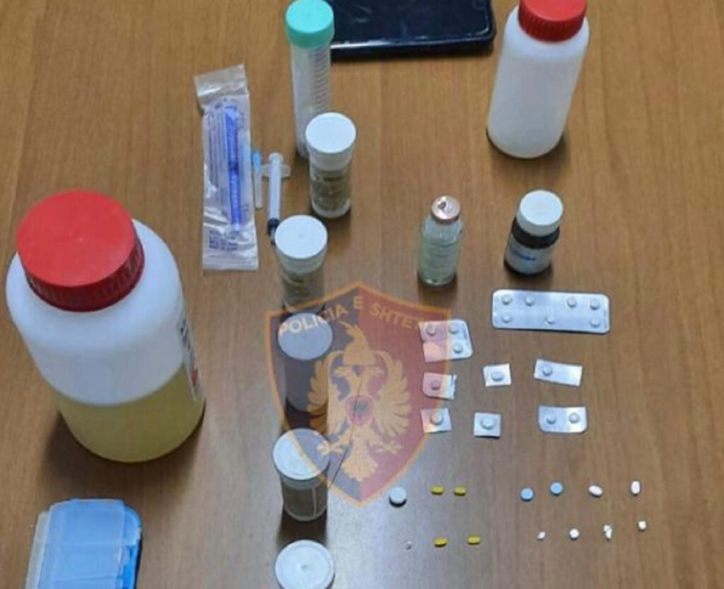 Shiste drogë sintetike në lokalet e Tiranës, në pranga “kimistja” 24-vjeçare kimistja 1