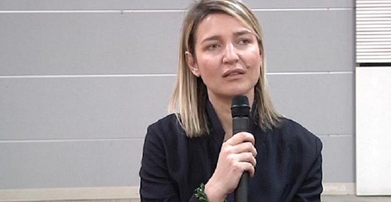 “B*tha është e jotja Elva, karrigia jo”, vjen reagimi i fortë nga ministrja e Kulturës margariti