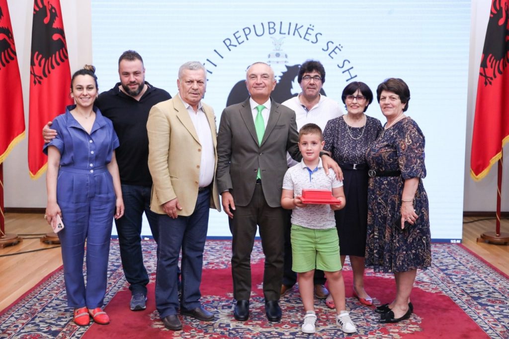 Meta dekoron me ‘Mjeshtër i Madh’ 6 gazetarë sportiv meta 1 1024x682 1