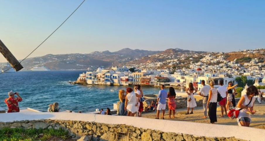 Ishulli i të pasurve një hap larg bllokimit për shkak të Deltas, autoritetet: Të pavaksinuarit luajnë me jetën mykonos
