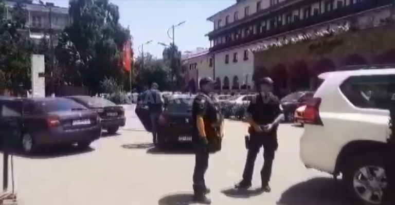 Kosovë, arrestohen dhjetë zyrtarë, mes tyre katër drejtorë, dyshohen për ndërtime të paligjshme pol 1