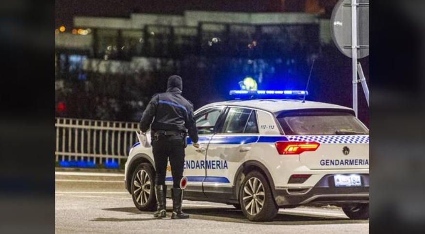 Pinte kokainë në punë, arrestohet oficeri në Itali. Pranga edhe shqiptarit që e furnizonte policia 3