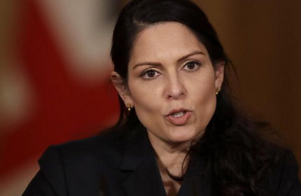 Britania e Madhe dhe Shqipëria marrëveshje për dëbimin e “mashtruesve” priti patel