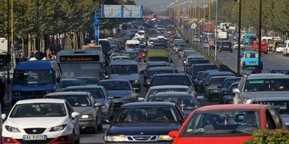 Trafik i rënduar në aksin Vorë – Fushë Krujë, makinat në radhë për 15 kilometra Foto ilustruese