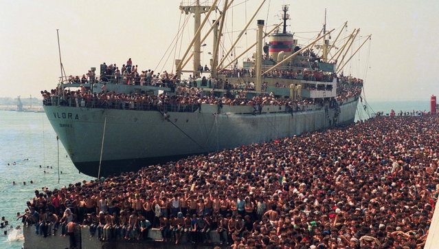 Tridhjetë vite nga eksodi i shqiptarëve në Itali, mediat përtej Adriatikut: Sot të dy popujt janë të pandarë 060317831 23de1980 0987 479a 83a8 1c2afb17a4e3