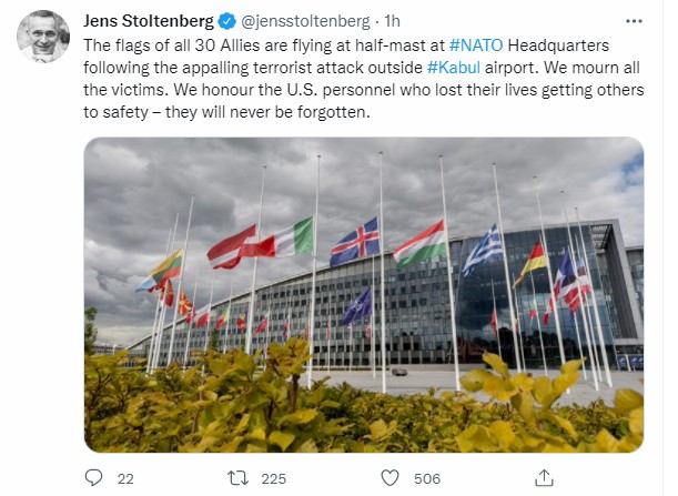 NATO ul flamujt në gjysmështize në nder të viktimave në Kabul, Stoltenberg: Nuk do të harrohen kurrë 1 1 31