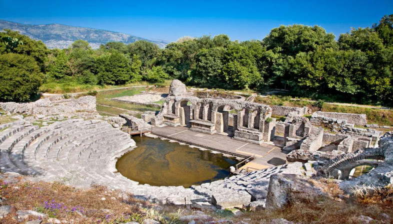 Media italiane jehonë turizmit shqiptar, artikull mbi vendet që turistët duhet të vizitojnë patjetër në Shqipëri: Ka fe bashkëjetesën 5 5 3 1