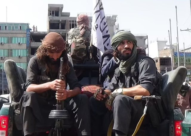 Me veshje firmato, talebanët ndryshojë pamjen e tyre pasi pushtuan Kabulin 2 640 0 61211314dc3a2