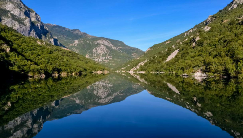 Media italiane jehonë turizmit shqiptar, artikull mbi vendet që turistët duhet të vizitojnë patjetër në Shqipëri: Ka fe bashkëjetesën 3 7 2