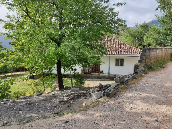 Eksploziv makinës së kreut të sindikatës së Minatorëve të Bulqizës, shoqërohen disa persona 76f78533 1dbf 401b a464 a29209201cfb 600x450 1