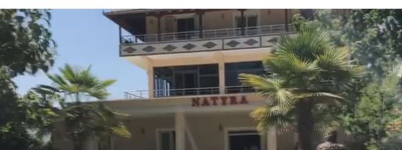 Bie zjarr në një lokal në Berat, dasmorët dalin jashtë të alarmuar, çfarë ka ndodhur? 800 0 610fd38723580