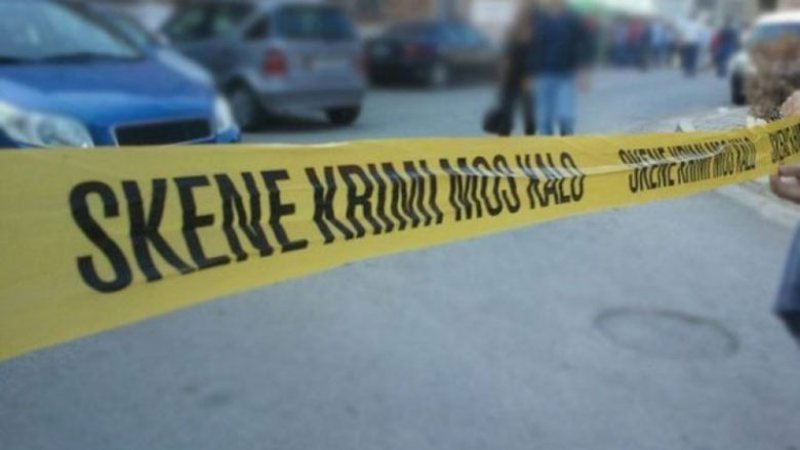 Njerëzit kalonin në rrugën e shtëpisë së çiftit të vrarë duke mbuluar hundën/ Ja pse ngjarja në Shkodër u zbulua me vonesë 800 0 611d3d65057a3