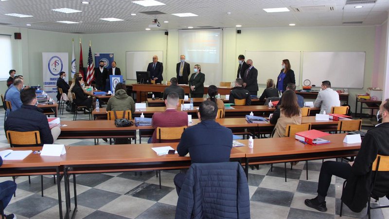 Hetuesit e BKH marrin në dorë dosjet e para, ja ndihma që do japë FBI për të luftuar korrupsionin 800 0 611f5100e1355