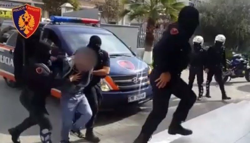 Vlorë/ Tentuan të plagosnin me thikë një qytetar, dy të rinjtë përfundojnë në pranga 800 0 612275160d742