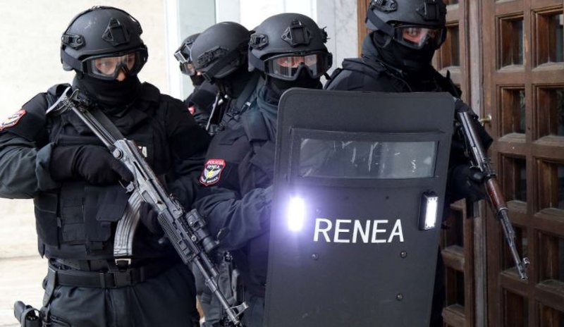 RENEA zbarkon në qytetet e Shqipërisë, shoqërohen dhjetëra persona 800 0 6125e6d2befc0