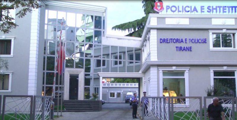 I ofroi para të miturës për të kryer marrëdhënie, Policia e Tiranës vë në pranga 47-vjeçarin (DETAJE) 800 0 6126286db7167