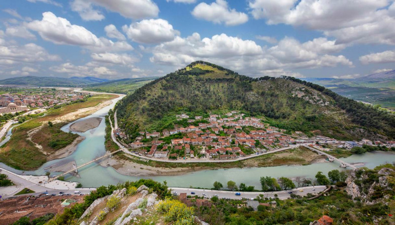 Media italiane jehonë turizmit shqiptar, artikull mbi vendet që turistët duhet të vizitojnë patjetër në Shqipëri: Ka fe bashkëjetesën 1 9 2