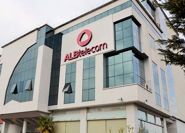 ‘Albtelecom fëlliqësira’/ Gazetari shpërthen ndaj kompanisë telefonike: Maskarenj që … ALBTEKLECOM