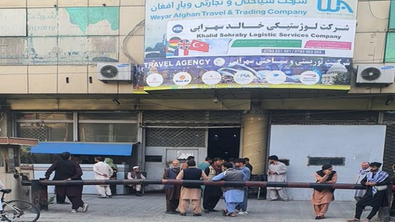 “Njerëzve po u mbaron ushqimi”/ Ç’po ndodh në Afganistan bankat jashtë funksionit, bankomatët janë bosh! Afganistan 8