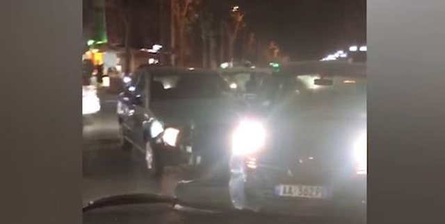 FOTO/ Aksident i rëndë, 4 makina përplasen në një kryqëzim në Tiranë 2 CEA2CFD1 C28C 41DF 8E4B 4A3C336CE65B 1