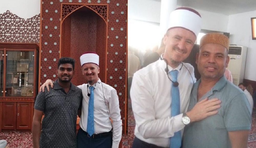 Imami shqiptar i lumtur: Po na vijnë përforcime nga India dhe Banglandeshi, janë turistë Foto te publikuara nga imami Ahmed Kalaja