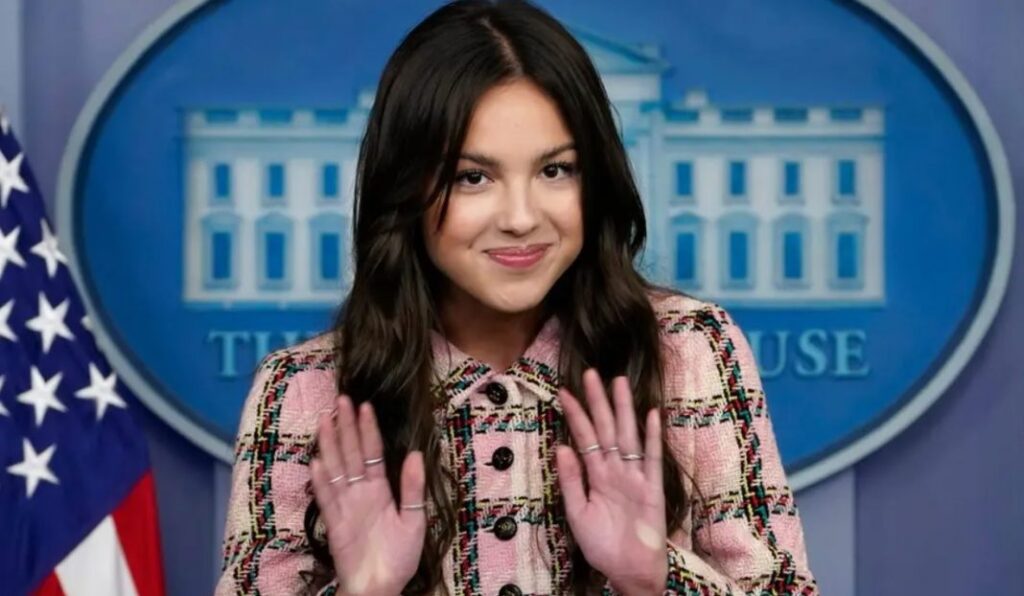 Kengetarja Olivia Rodrigo ne Shtepine e Bardhe